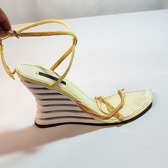 Authentic Louis Vuitton Sandals Size 39 - Picture 4 of 12